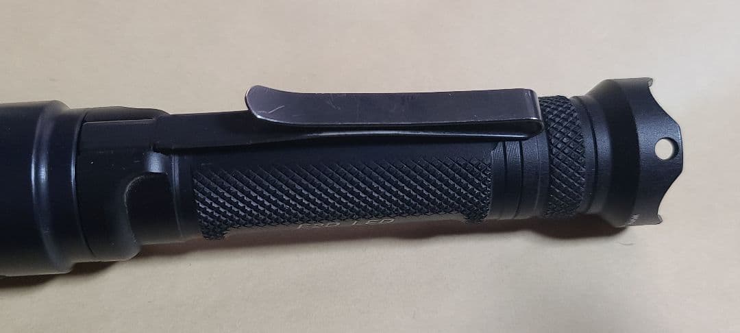 SUREFIRE E2D LED Defender Ultra 懐中電灯