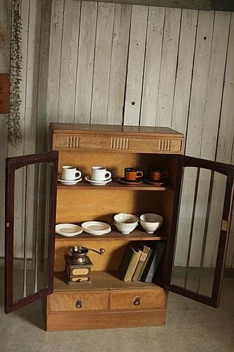 素敵な雰囲気の木枠ガラス戸棚　引き出し2杯