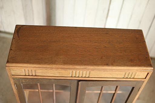 素敵な雰囲気の木枠ガラス戸棚　引き出し2杯