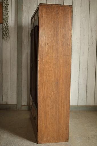 素敵な雰囲気の木枠ガラス戸棚　引き出し2杯