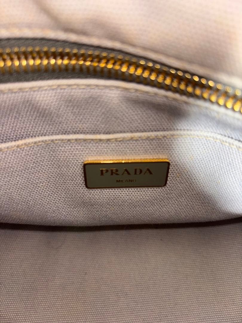 PRADA グレー ショルダーバッグ