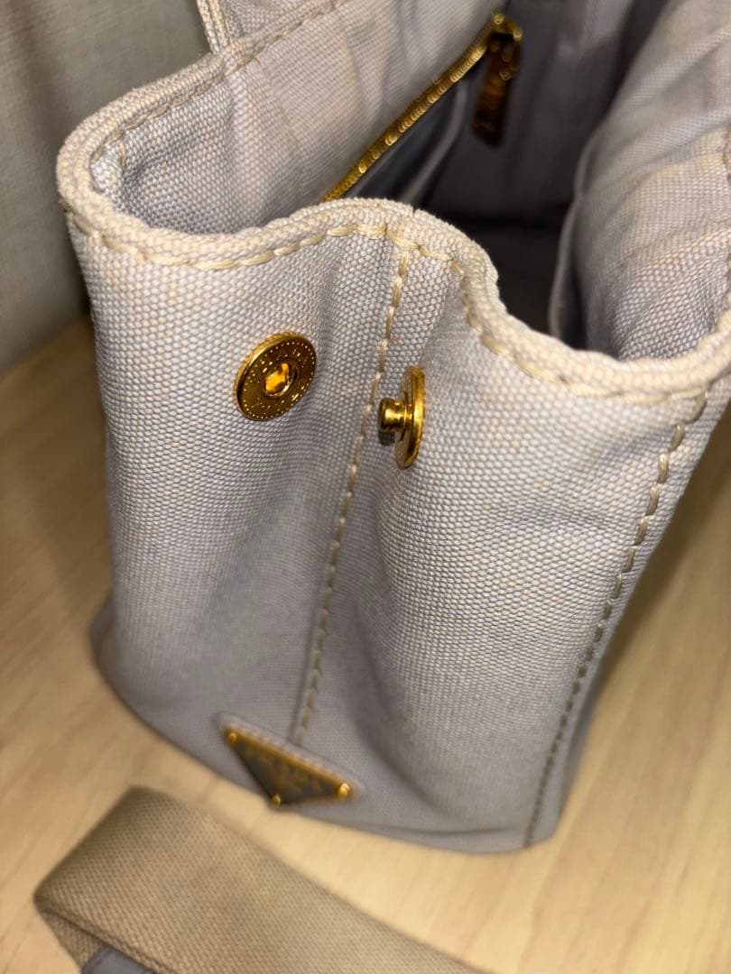 PRADA グレー ショルダーバッグ