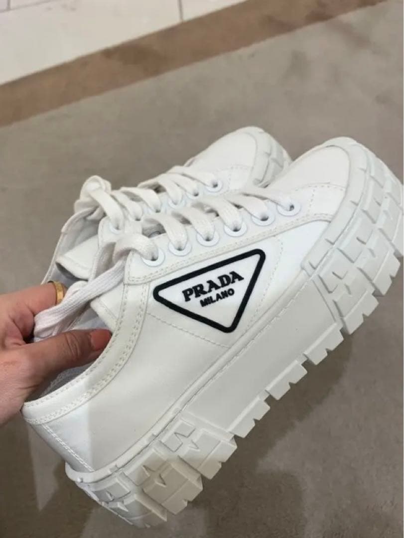 【PRADA】定価14万円スニーカー22.5-23cm