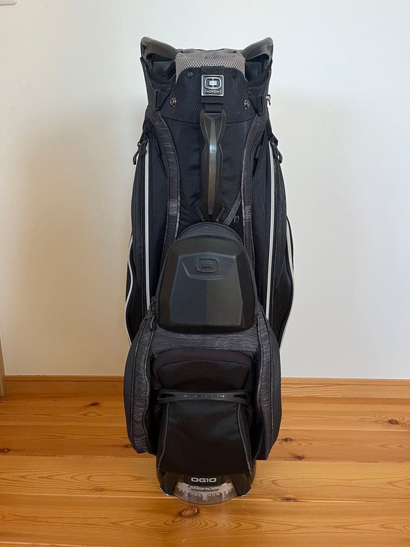 OGIO オジオ ゴルフバッグ キャディバッグ 黒 多機能ポケット付き