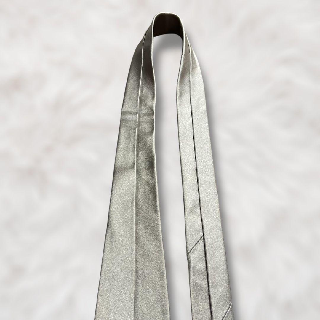 【未使用級✨】エルメネジルドゼニア 無地 ソリッドタイ シルバー 光沢 ネクタイ