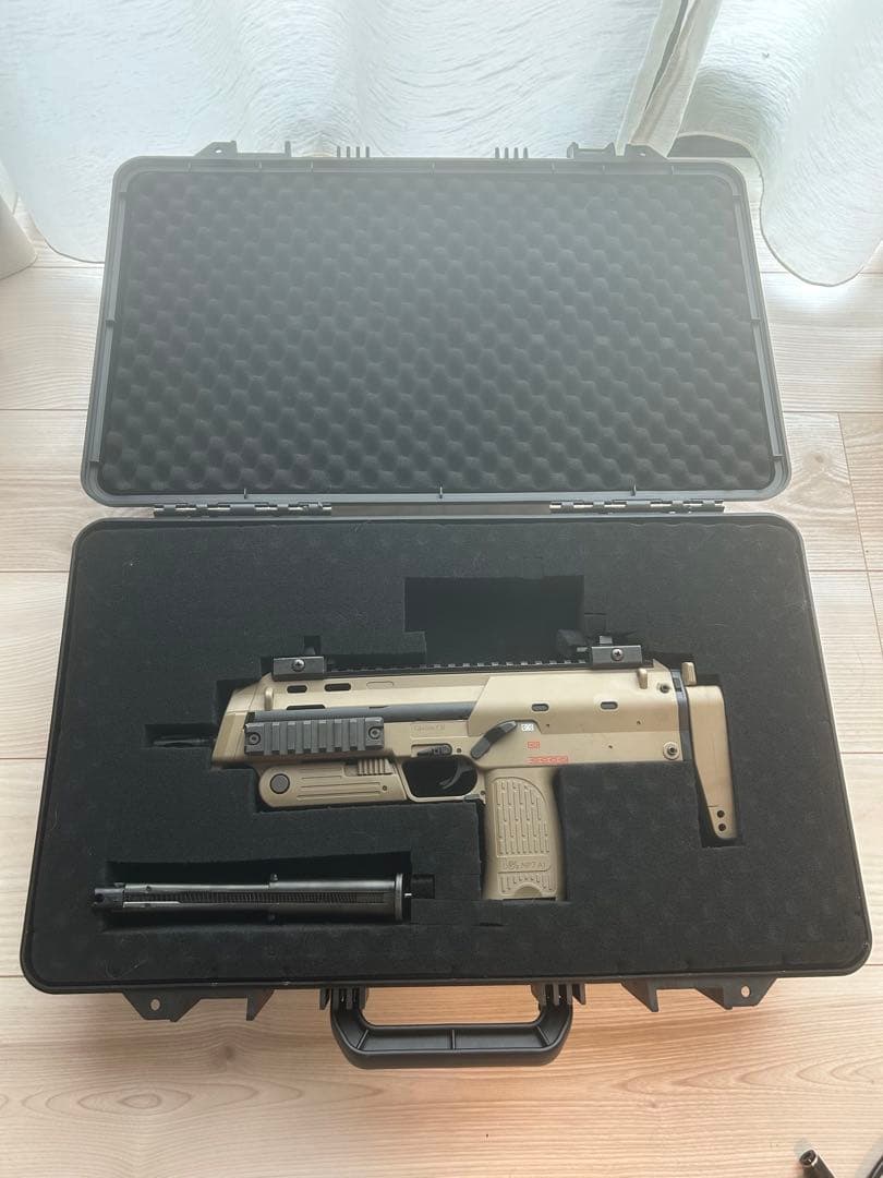 東京マルイ　MP7A1 タンカラー　ガスブローバック　co2外部ソース付き