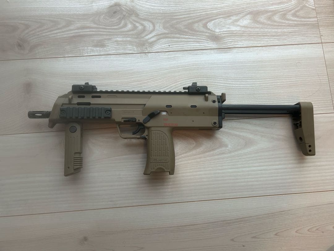 東京マルイ　MP7A1 タンカラー　ガスブローバック　co2外部ソース付き