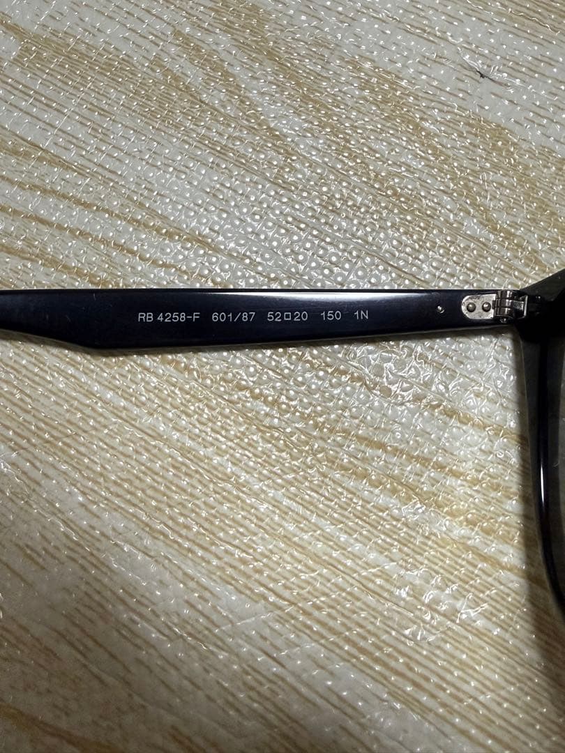 レイバン RB 4258-F ブラック グレーレンズ