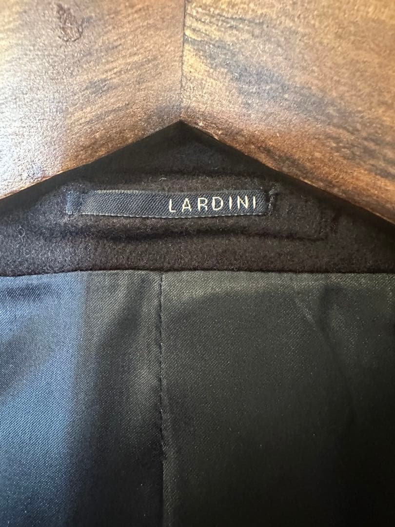 LARDINI チェスターコート 花ブローチ付き