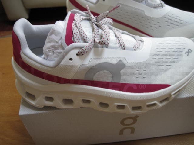 新品同様　オン On Cloudmonster クラウドモンスター 23cm