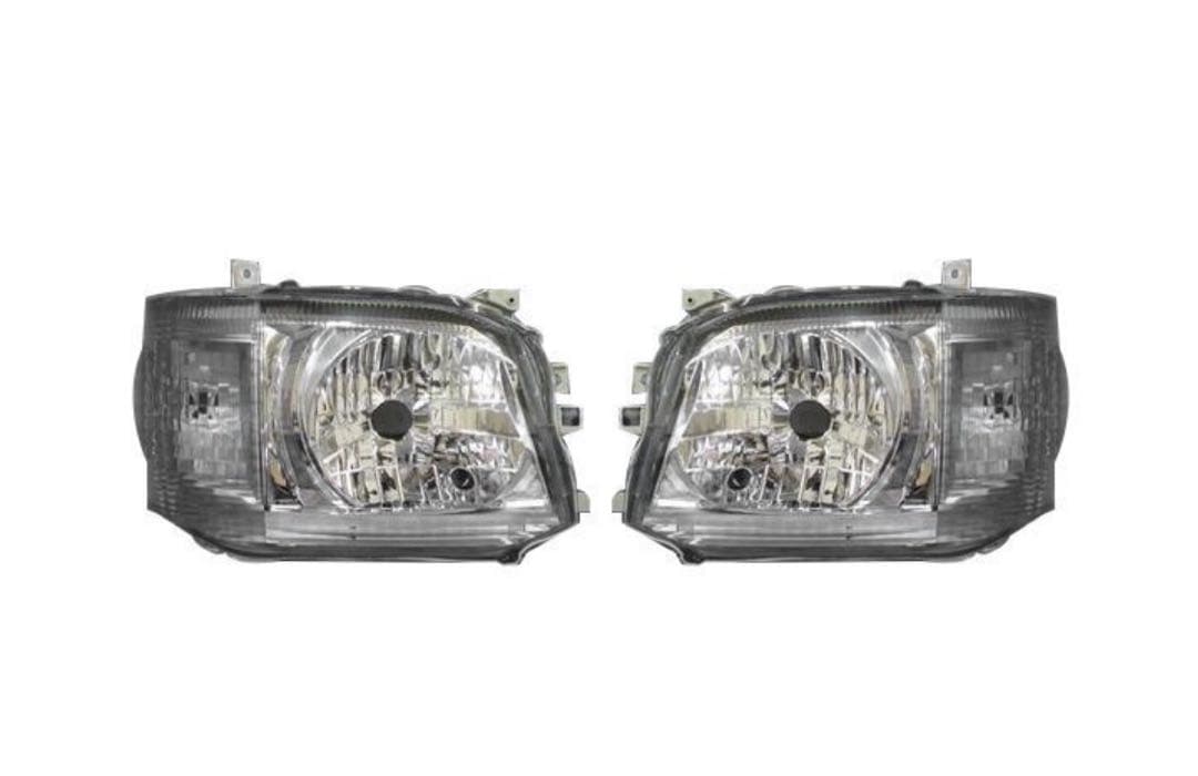 200系3型ハイエースバン ハロゲンヘッドライト 社外新品箱付き