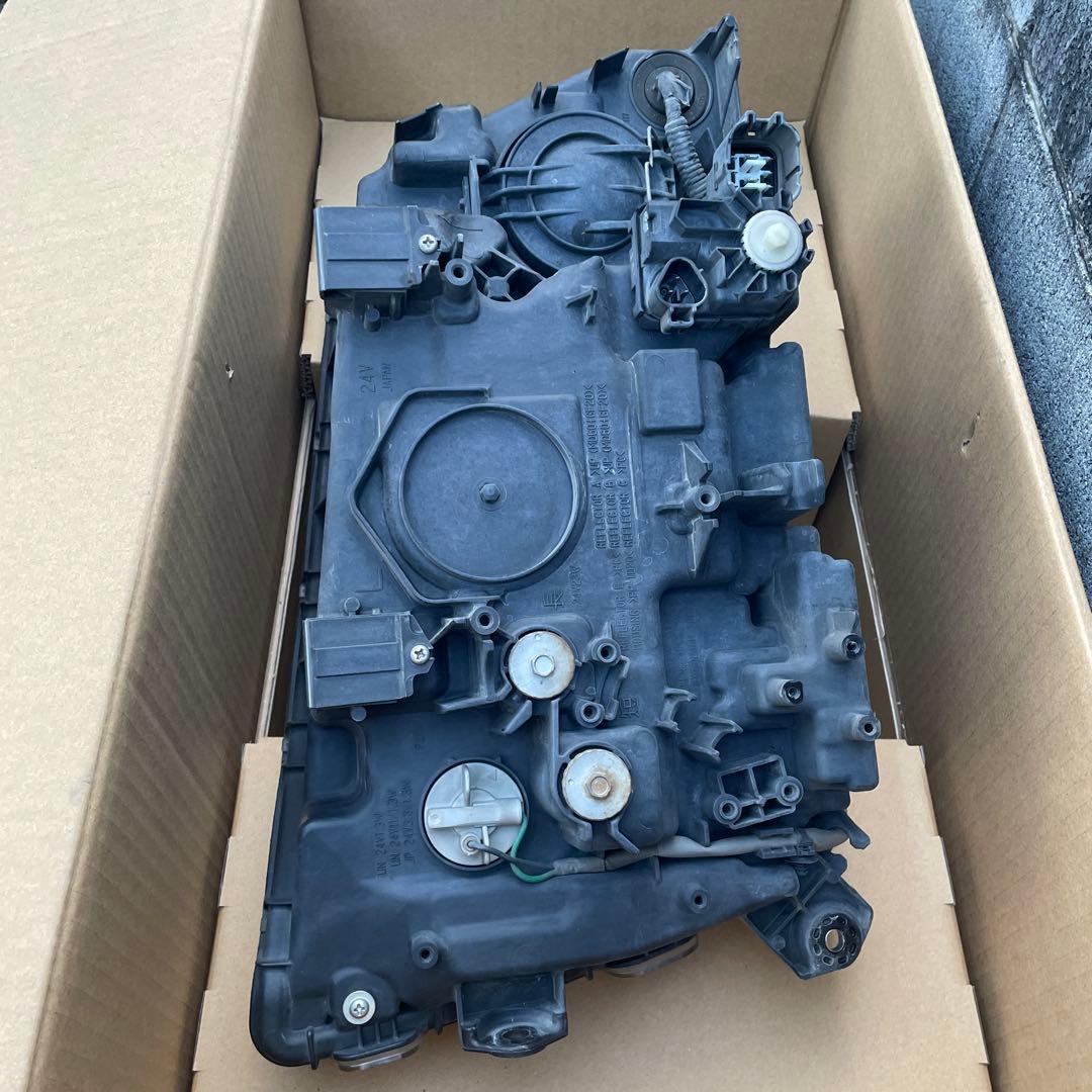 日野中型車 Fr左ヘッドライト