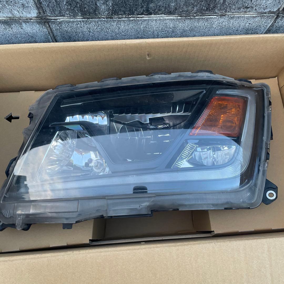 日野中型車 Fr左ヘッドライト