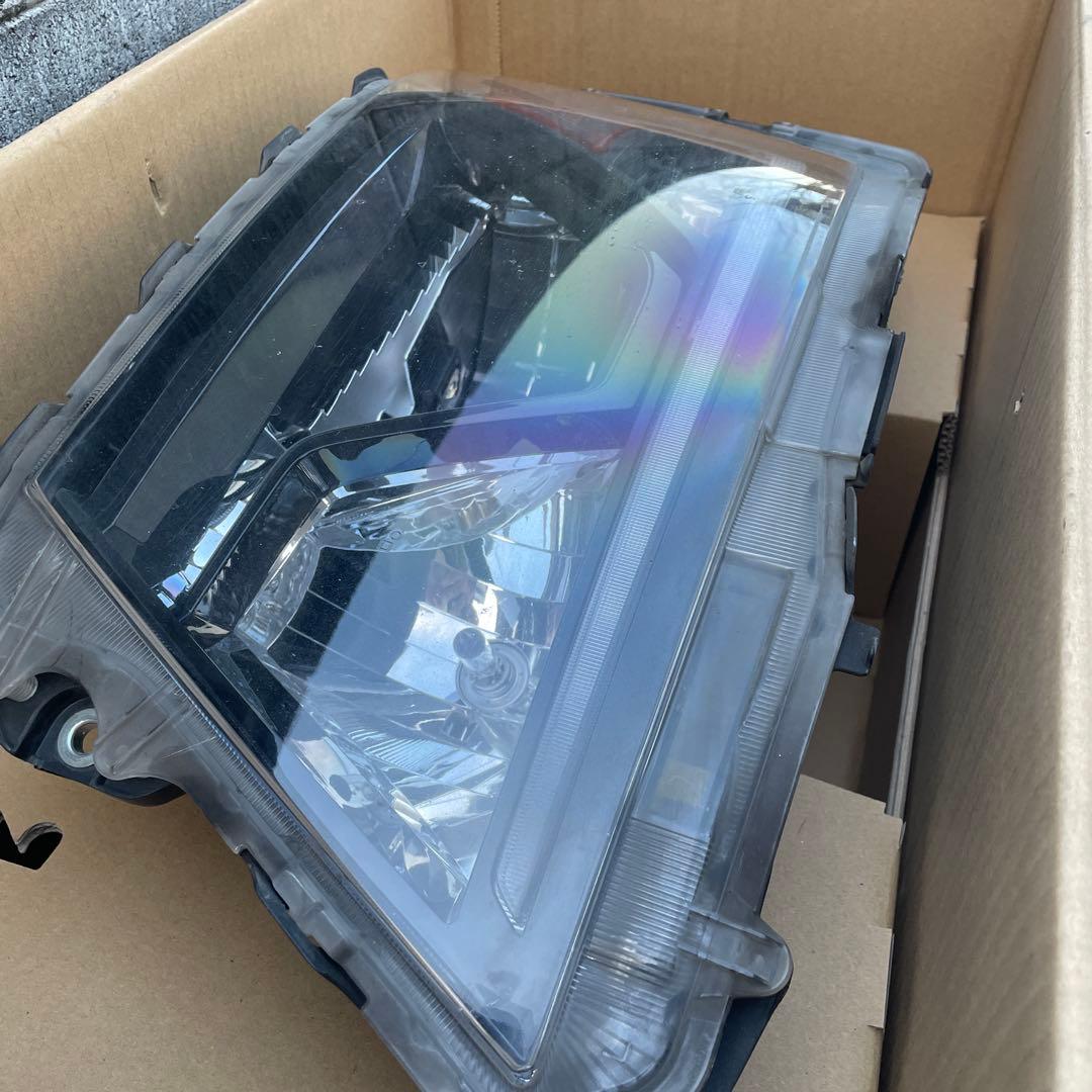日野中型車 Fr左ヘッドライト