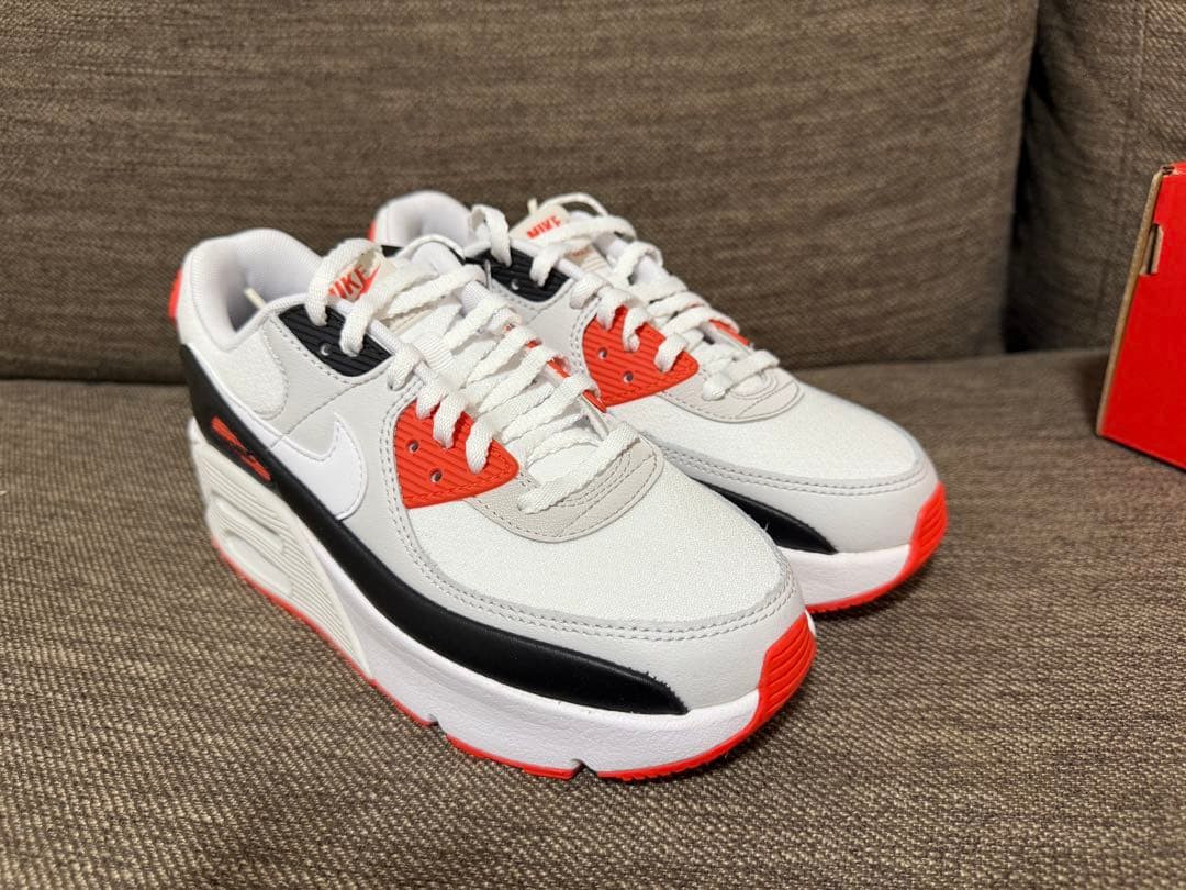 ナイキ エアマックス 90 LV8