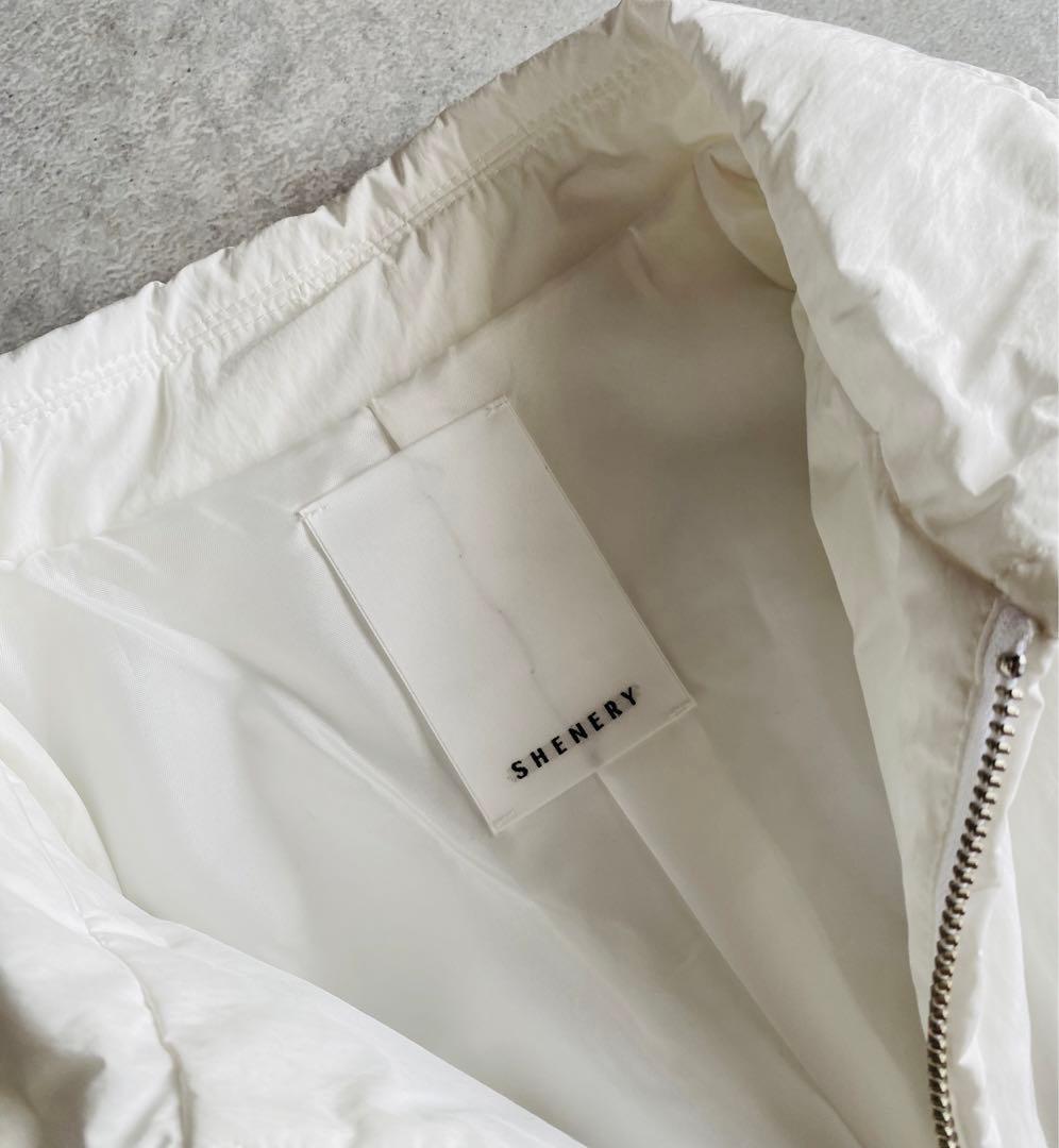 SHENERY ドロスト付き 中綿 ロングコート ホワイト 24AW