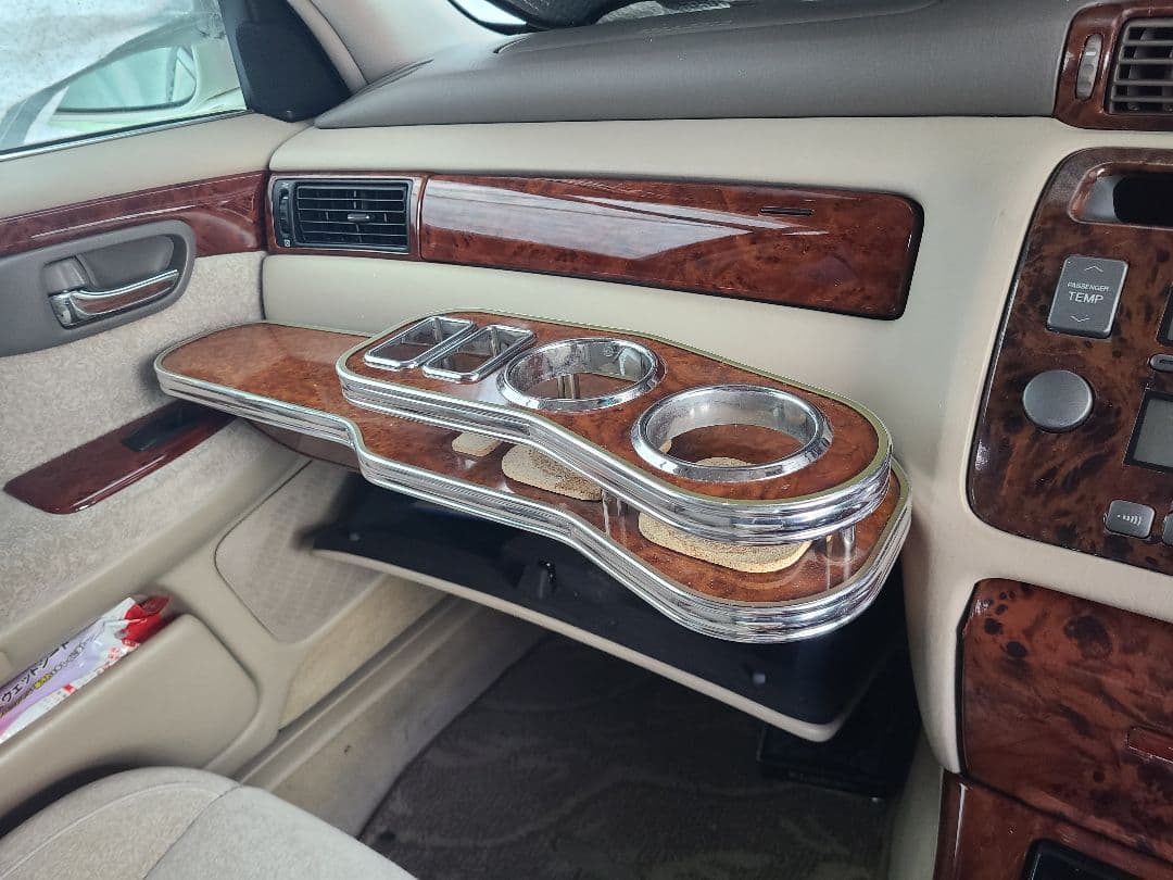 17クラウン専用　茶木目調フロントテーブル