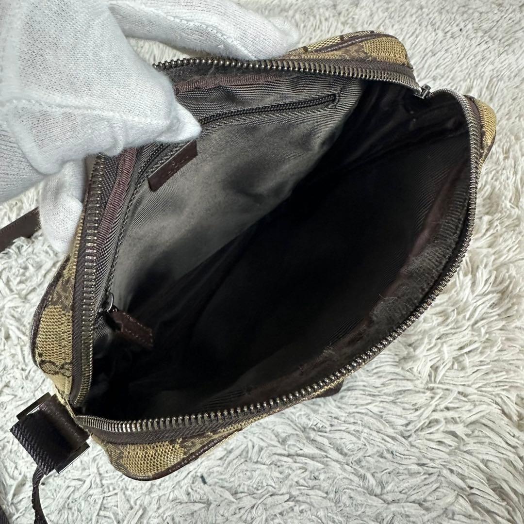 美品 グッチ キャンバス ショルダーバッグ GG柄 ロゴ型押し ファスナー 茶