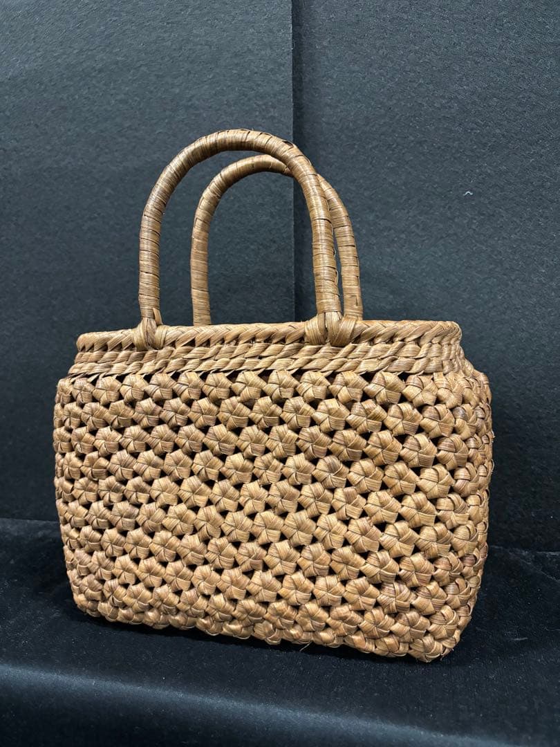 岐阜白川郷産蔓　職人手編み 六角花編み 山葡萄カゴ バッグ　サイズM