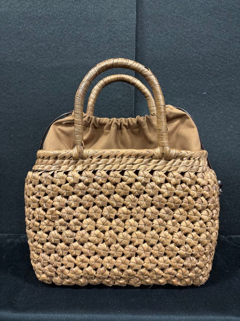 岐阜白川郷産蔓　職人手編み 六角花編み 山葡萄カゴ バッグ　サイズM