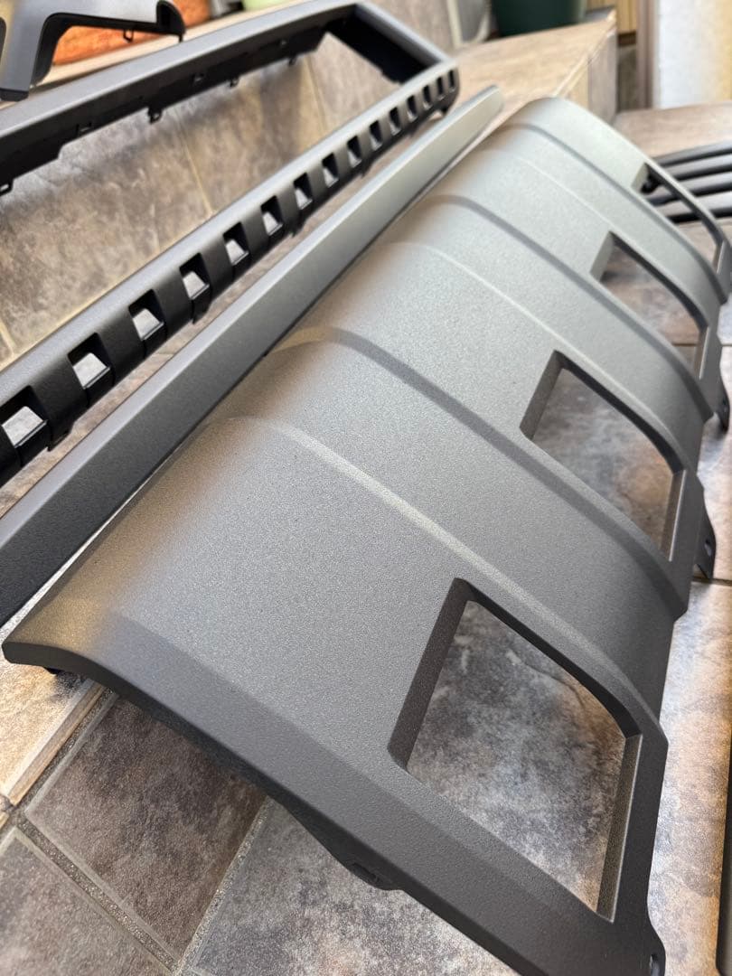 ②ランドクルーザー250 カウルトップ　フロントリアバンパー　ラプターライナー