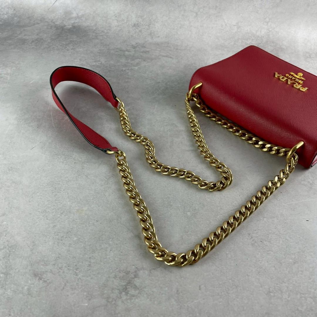 超希少美品⭐︎PRADA プラダ サフィアーノ 赤 レザー ショルダーバッグ