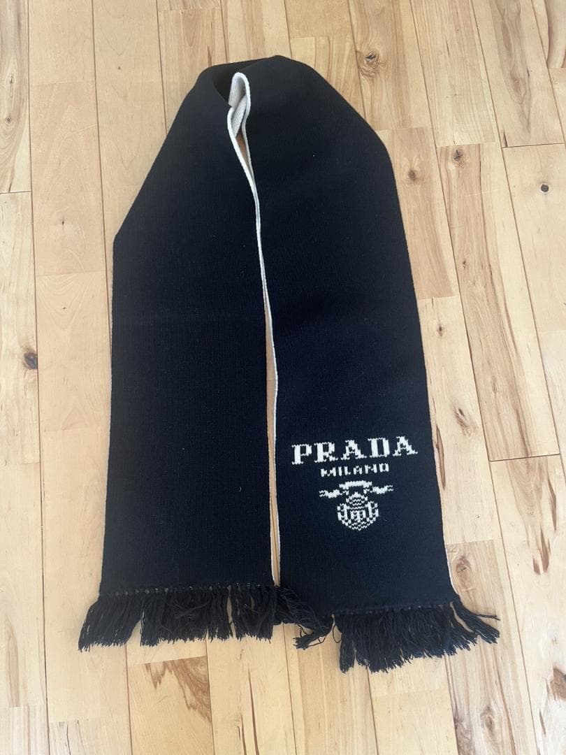 プラダ　ブラック&ホワイト　インターシャ リバーシブル　ロゴ　マフラー