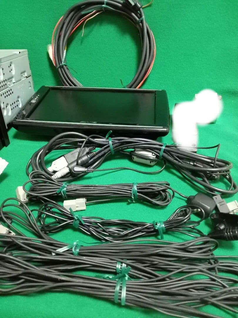 アルパイン8型ナビと9型モニター動作品セット（リヤカメラ付き）