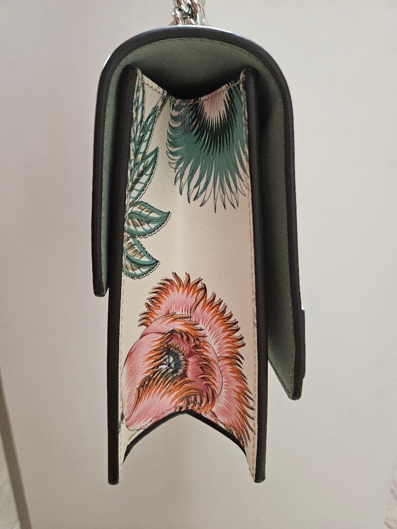 フェラガモ　ショルダーバッグ　値下げ不可