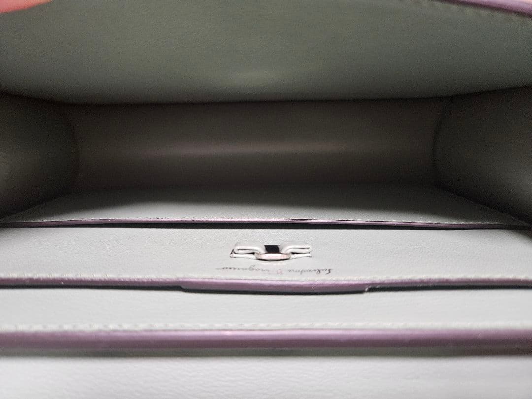 フェラガモ　ショルダーバッグ　値下げ不可