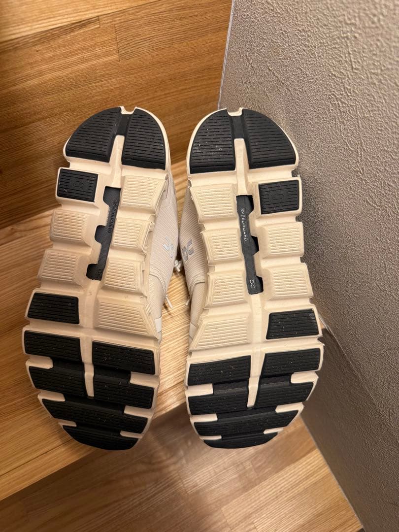 24cm On Cloud Waterproof ホワイト スニーカー