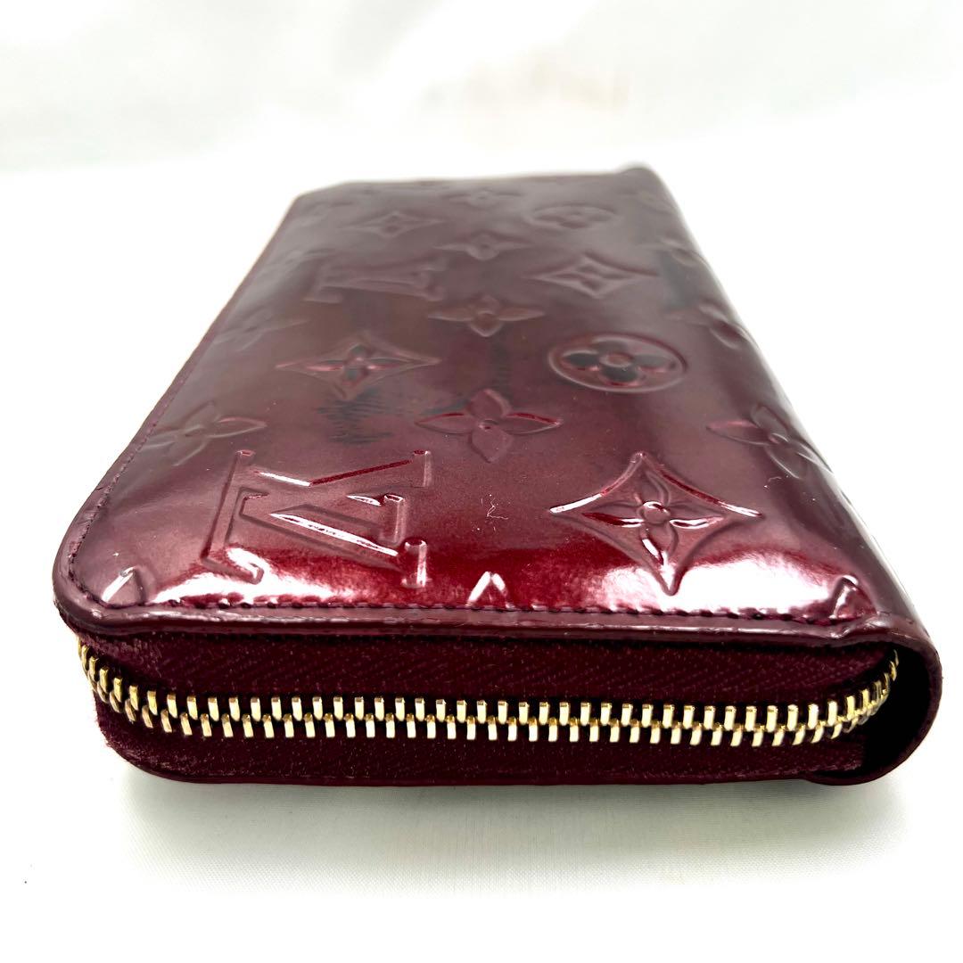 ルイヴィトン ヴェルニ ワイン ジッピーウォレット M93522