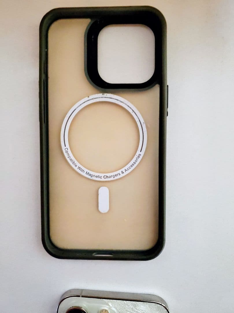 iPhone 13 Pro 背面ひび割れ MagSafeケース付き