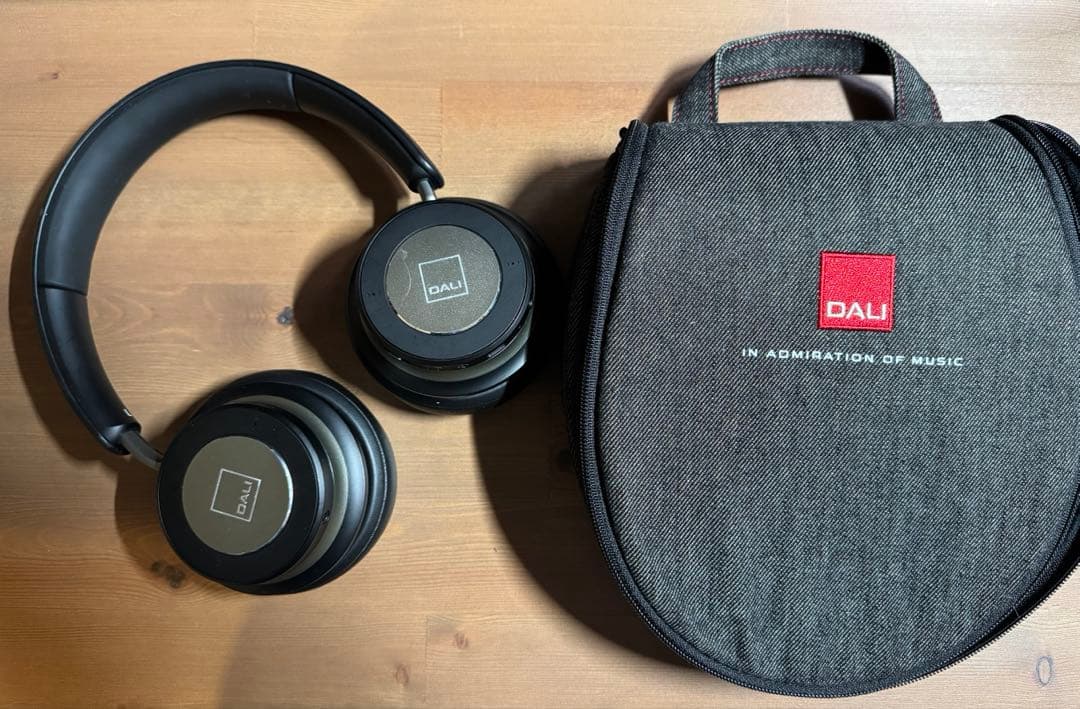 限定値引き　DALI ワイヤレスヘッドホン IO6 純正ケース付き