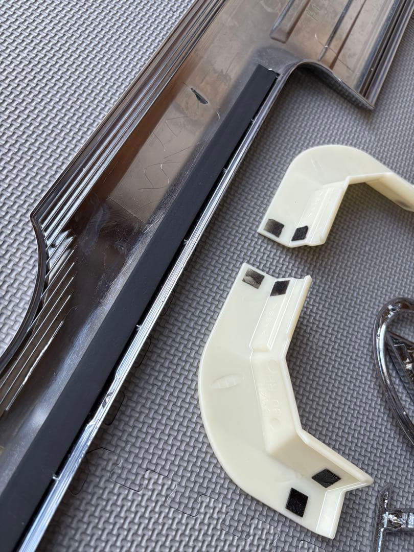 ダイハツ　タフト　LA900S/LA910S　リアガーニッシュ　純正用品