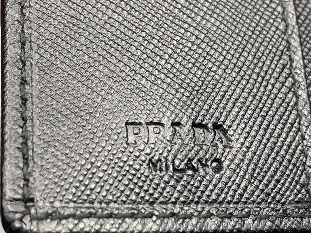 【極美品】　箱付き　プラダ　6連キーケース　男女兼用　ブラック