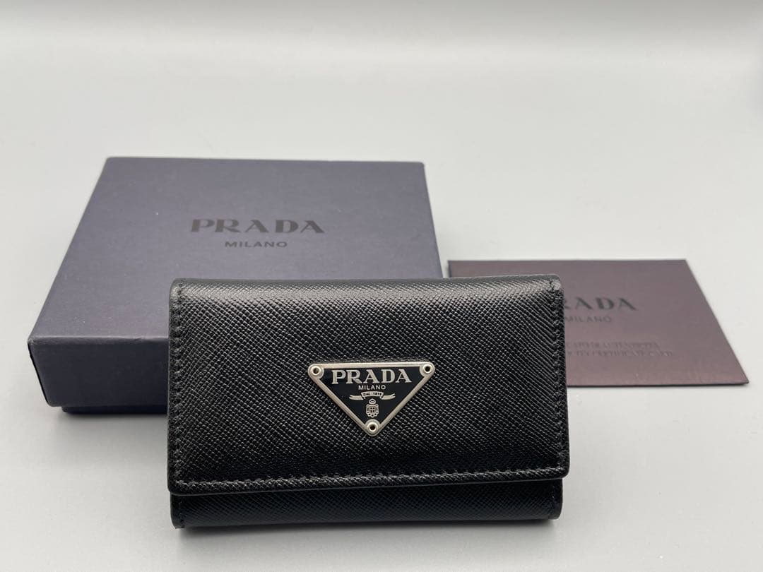 【極美品】　箱付き　プラダ　6連キーケース　男女兼用　ブラック