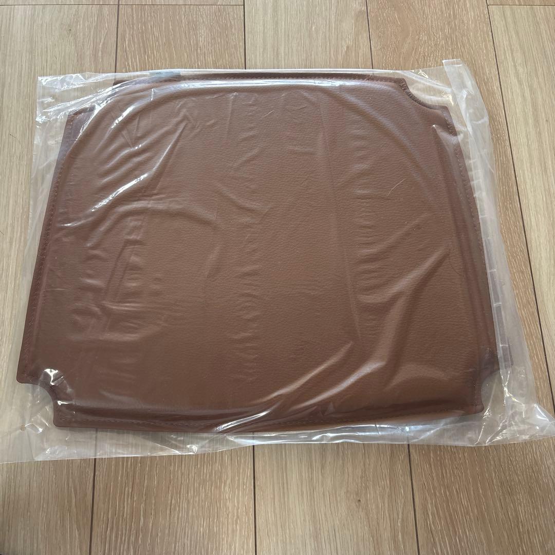 カールハンセン&サン レザークッション