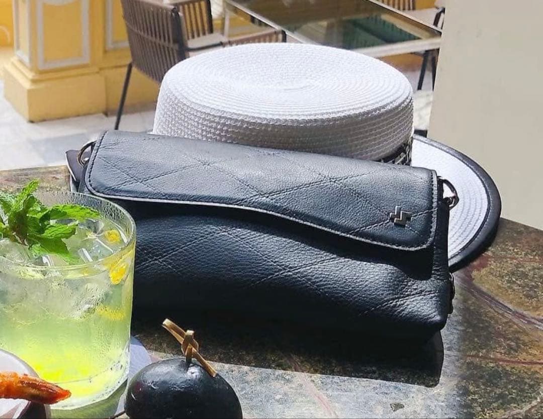 Jetsetter キルティングショルダーバッグ（黒）