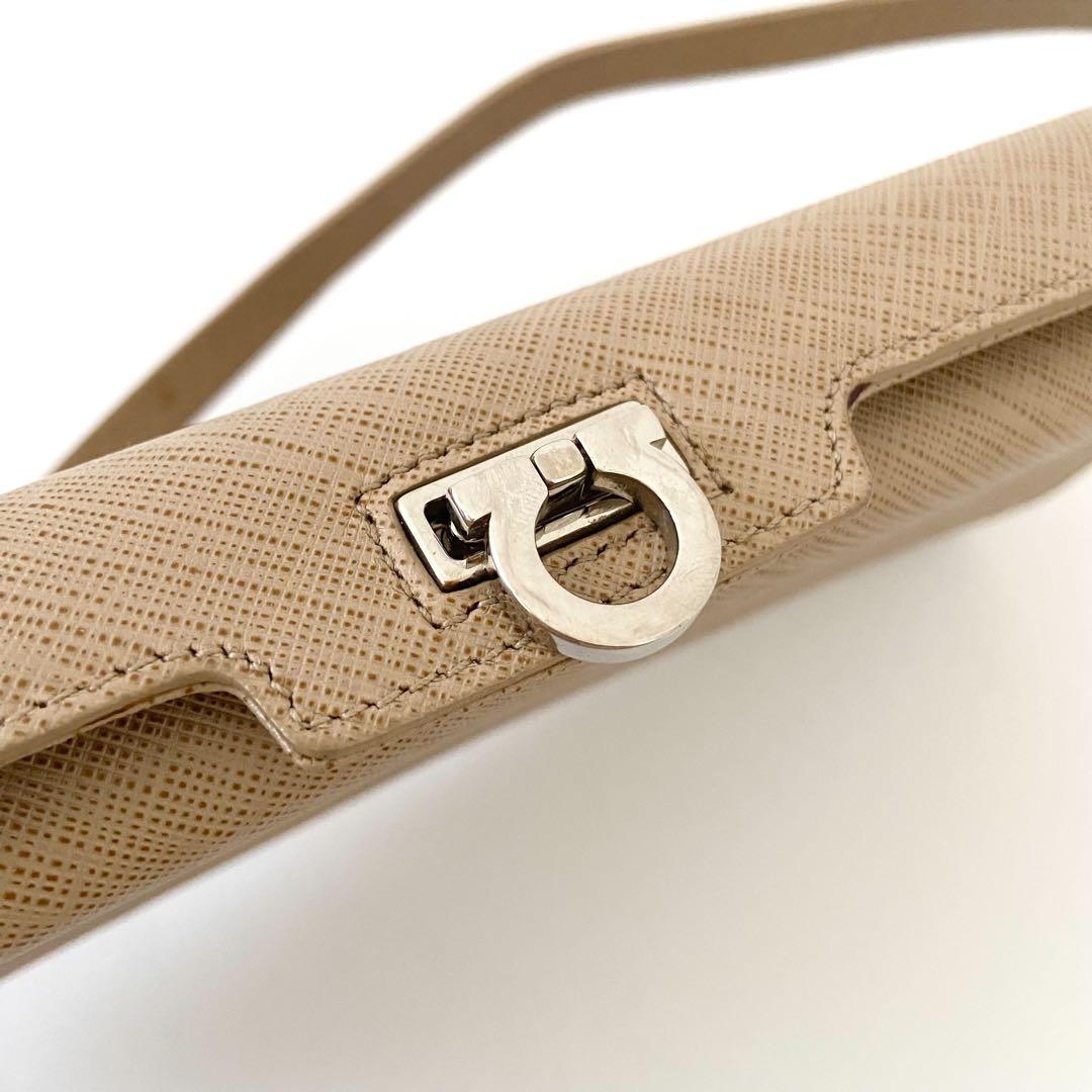 美フェラガモ ワンショルダーバッグ サフィアーノレザー ガンチーニ　アクセサリー