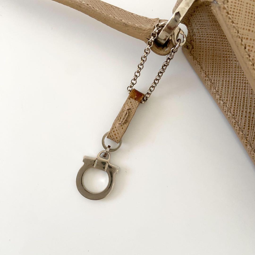 美フェラガモ ワンショルダーバッグ サフィアーノレザー ガンチーニ　アクセサリー