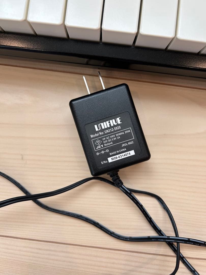 ローランド　電子ピアノ　GO:PIANO 譜面台付、ペダル付　GO-61P