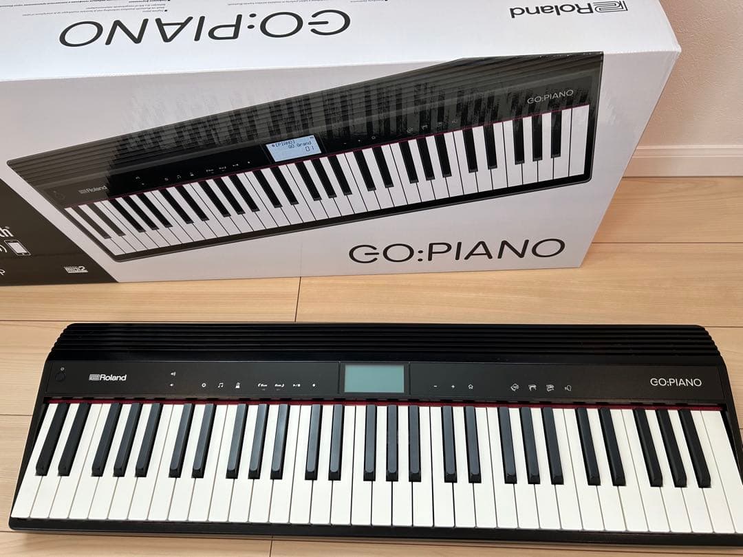 ローランド　電子ピアノ　GO:PIANO 譜面台付、ペダル付　GO-61P