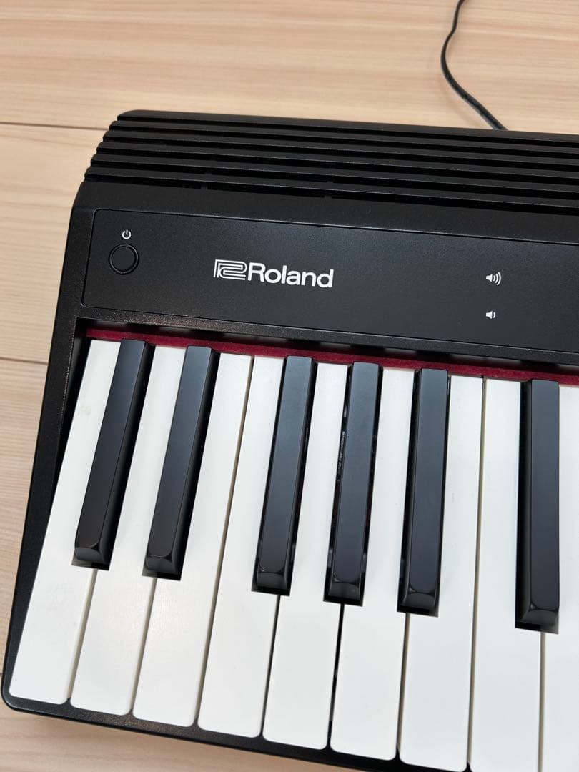 ローランド　電子ピアノ　GO:PIANO 譜面台付、ペダル付　GO-61P