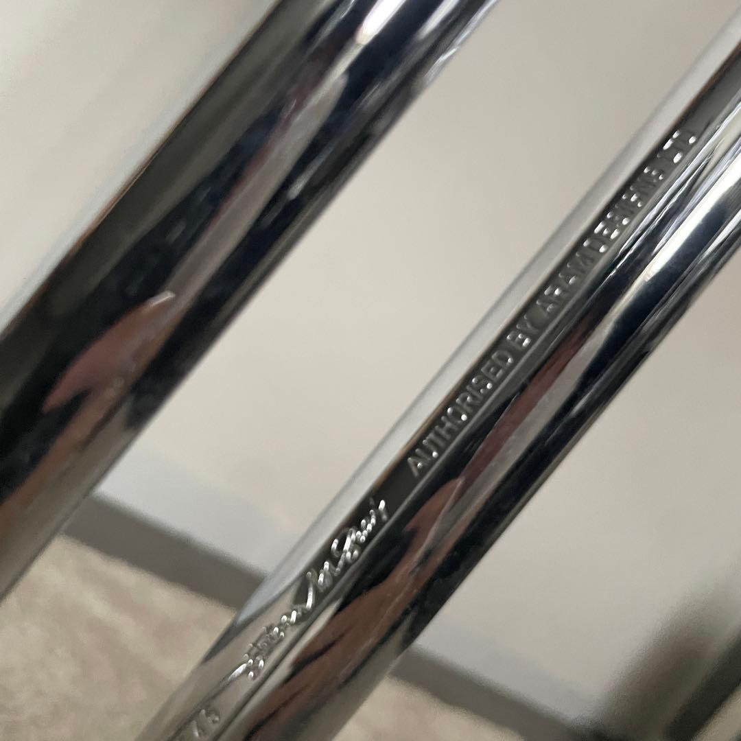 最初値下げ　クラシコン正規品　アイリーングレイ E1027 サイドテーブル