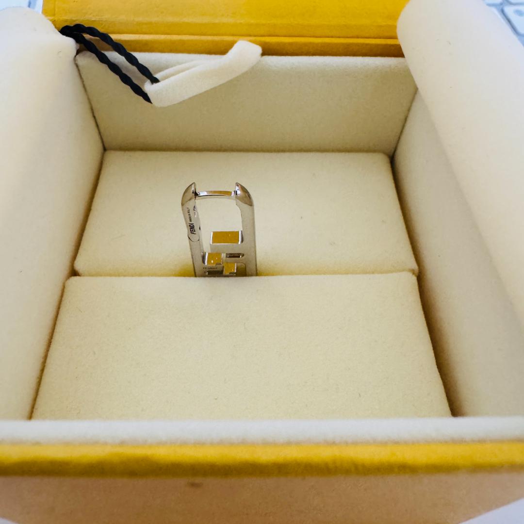 目黒蓮着用　FENDI フェンディ　オーロック　ピアス　シングル　片耳　シルバー