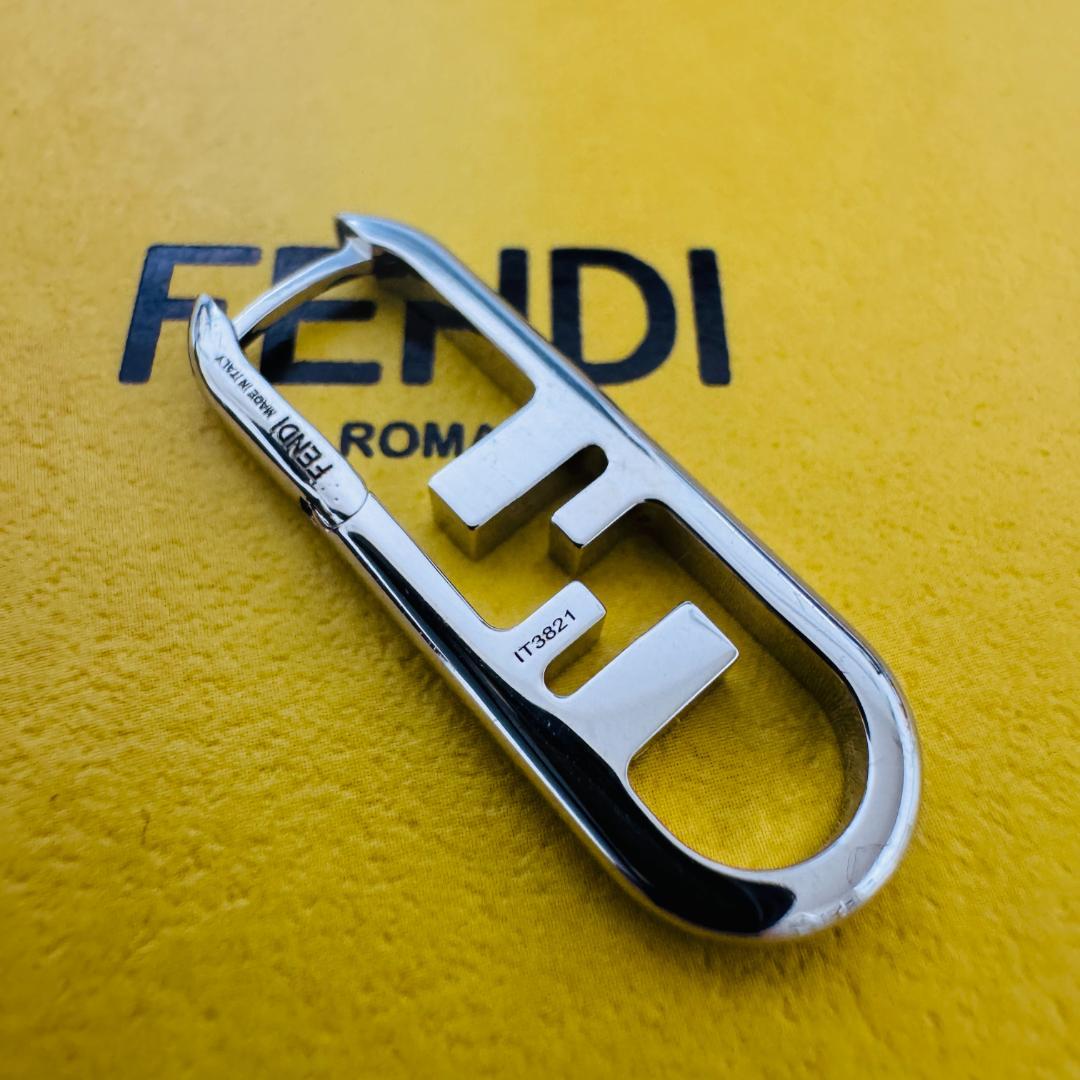 目黒蓮着用　FENDI フェンディ　オーロック　ピアス　シングル　片耳　シルバー