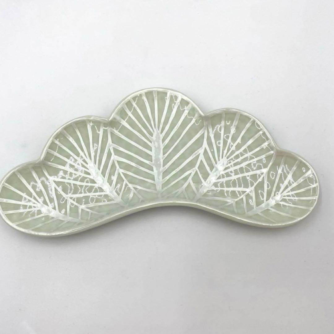 【新品】【大人気】有田焼幸楽窯　錦銀松葉形前菜皿　縁起物