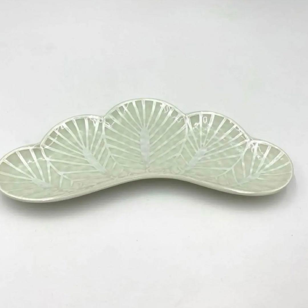 【新品】【大人気】有田焼幸楽窯　錦銀松葉形前菜皿　縁起物