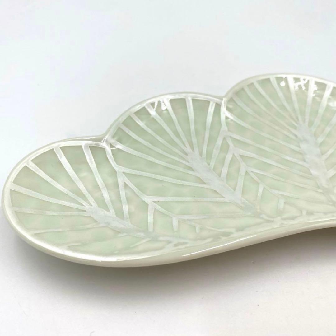 【新品】【大人気】有田焼幸楽窯　錦銀松葉形前菜皿　縁起物